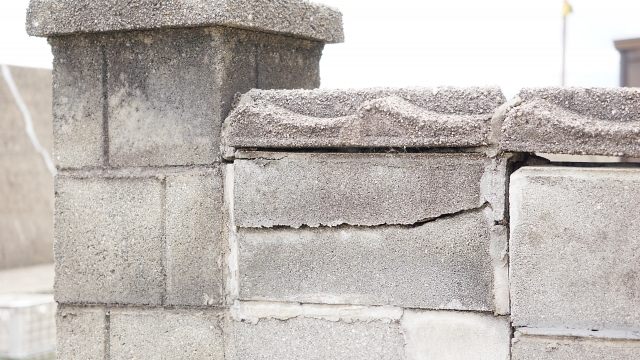 ロック塀のグラつきイメージ図